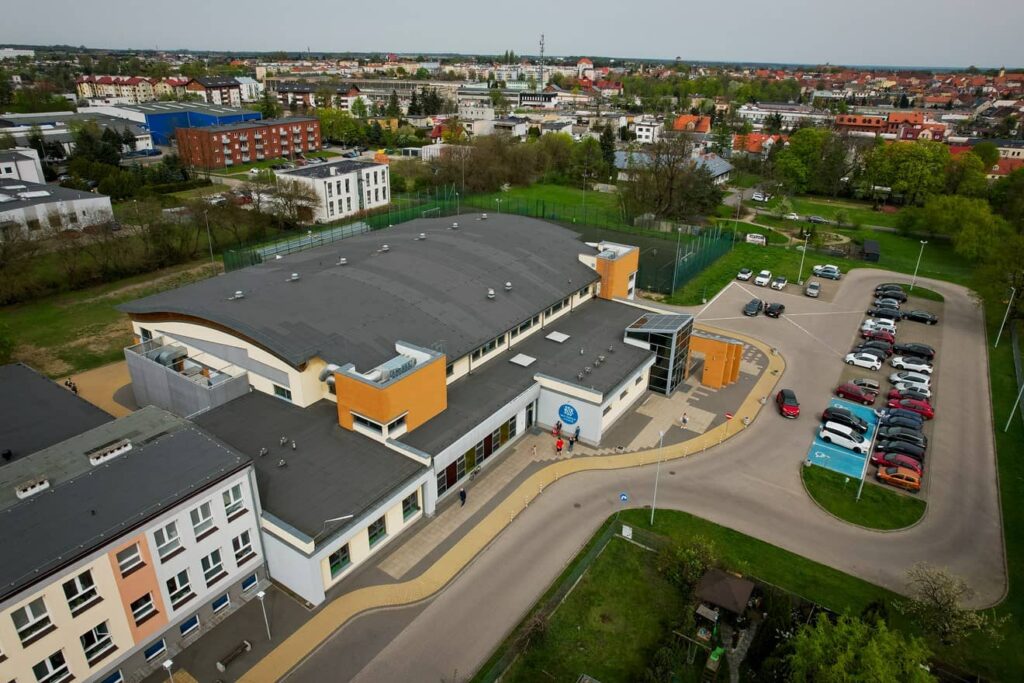 Widok na budynek hali z lotu ptaka