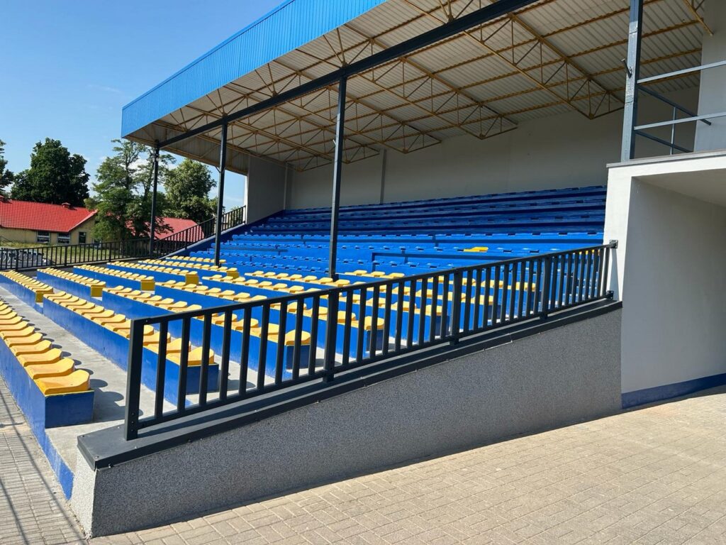 Trybuna stadionu w Pleszewie