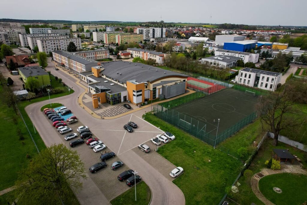 Widok na budynek hali z lotu ptaka