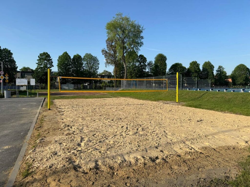 Na zdjęciu boisko do siatkówki plażowej