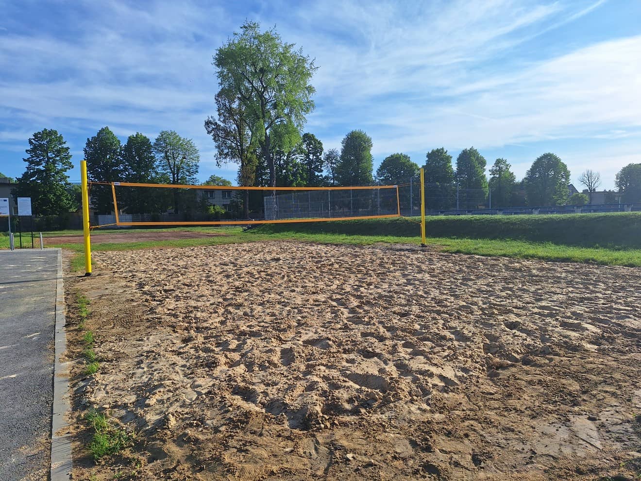 Na zdjęciu boisko do siatkówki plażowej