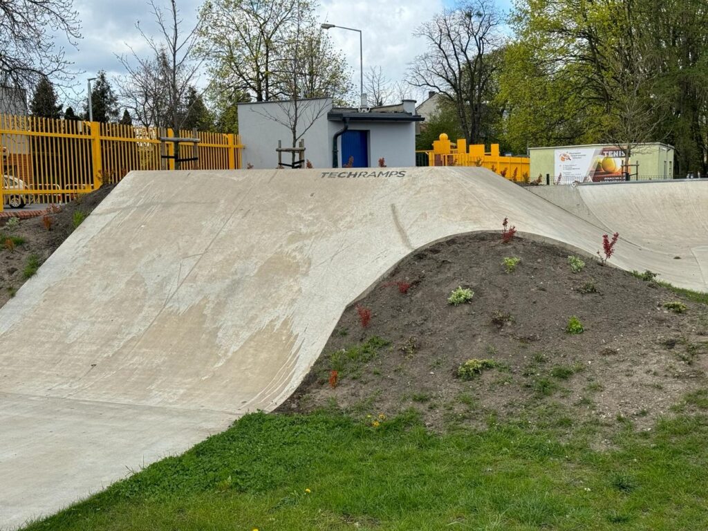 Na zdjęciu element toru skateboardowego
